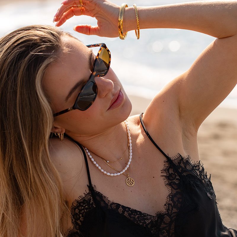 "Close To You" h�ndlavet guld smykke med dine 3 personlige bogstaver