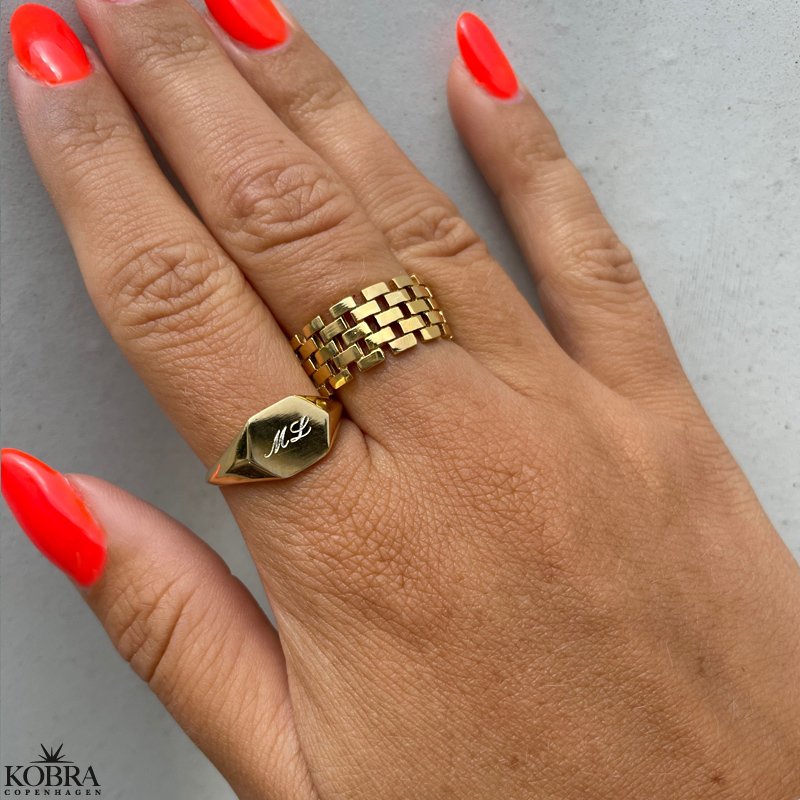 "Jordan" gold ring with personal engraving