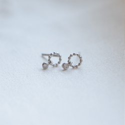 "Cordelia" sm� s�lv �reringe med vedh�ng