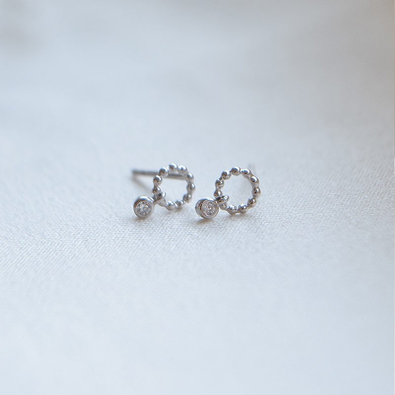 "Cordelia" sm� s�lv �reringe med vedh�ng