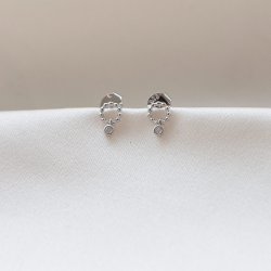 "Cordelia" sm� s�lv �reringe med vedh�ng