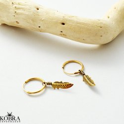 "Merle" gold earrings with small feathers