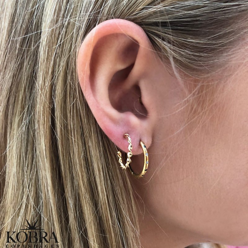 18 karat forgyldte "Esmeralda" sm snoet creolere