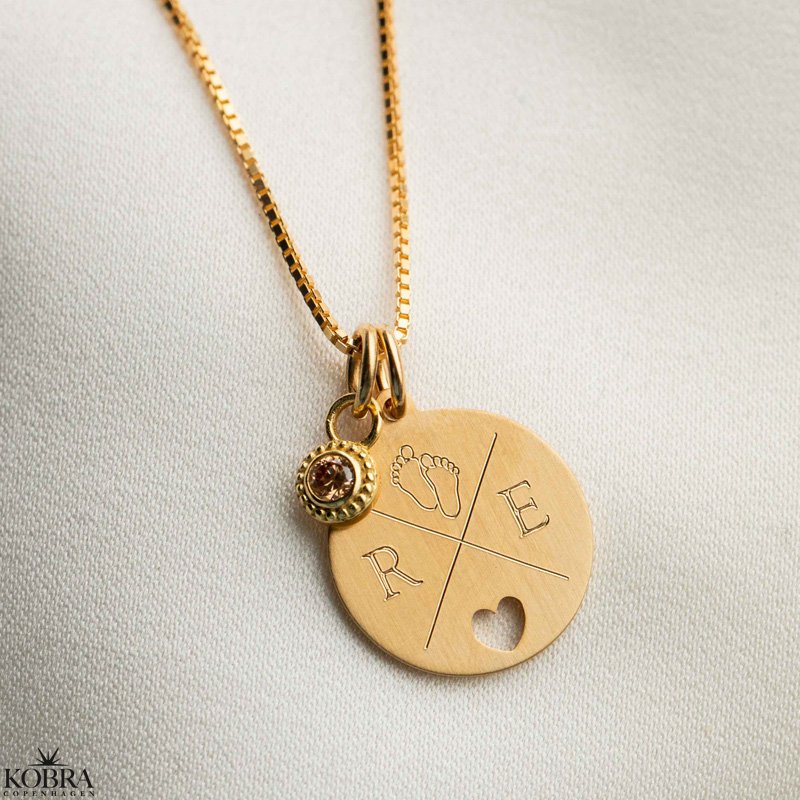 "Daphne" 18 karat forgyldt amulet med kryds og hjerte