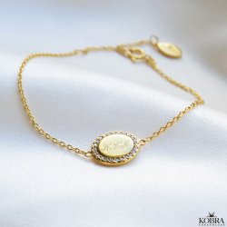 "Dazzling" guld armbnd med sten og gravering