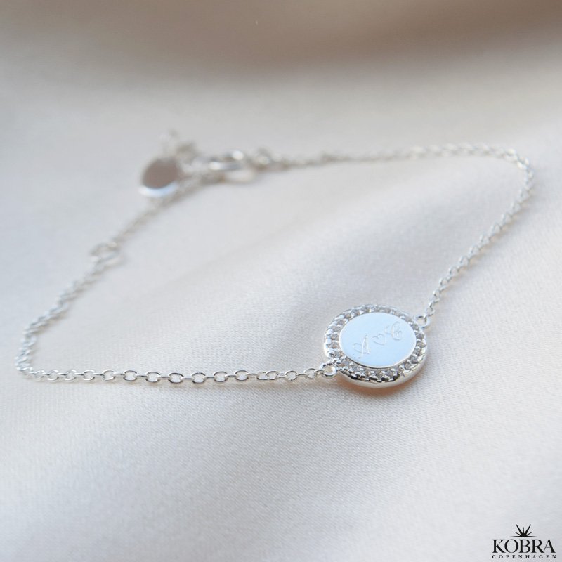 "Dazzling" slv armbnd med sten og gravering