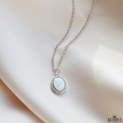 "Dazzling" slv halskde med sten og gravering