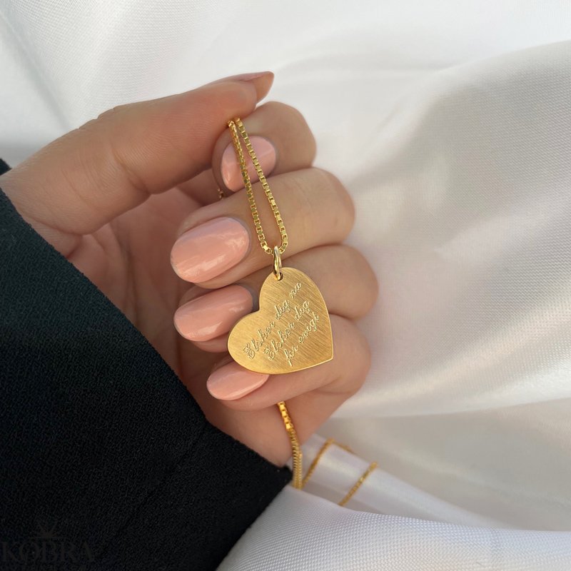 "Dear To Me" guld hjerte halskde med gravering