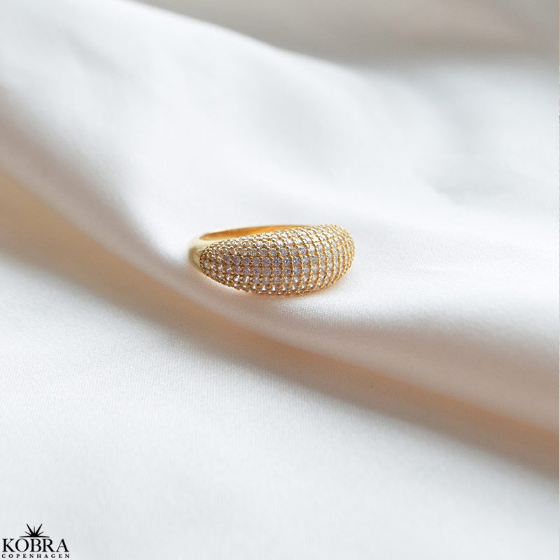 "Domino" pav dome ring i 18k forgyldt sterling slv med zirkonia