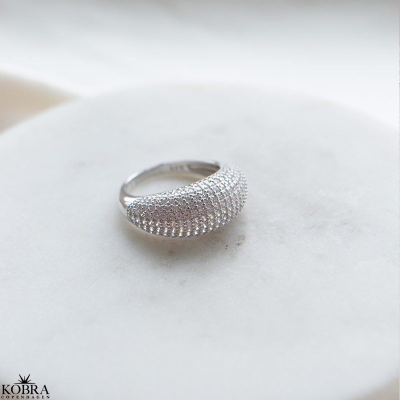 "Domino" pav dome ring i sterling slv med zirkonia