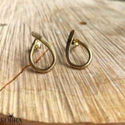 "Adalind" drbeformet 18k guld reringe i sandblst design