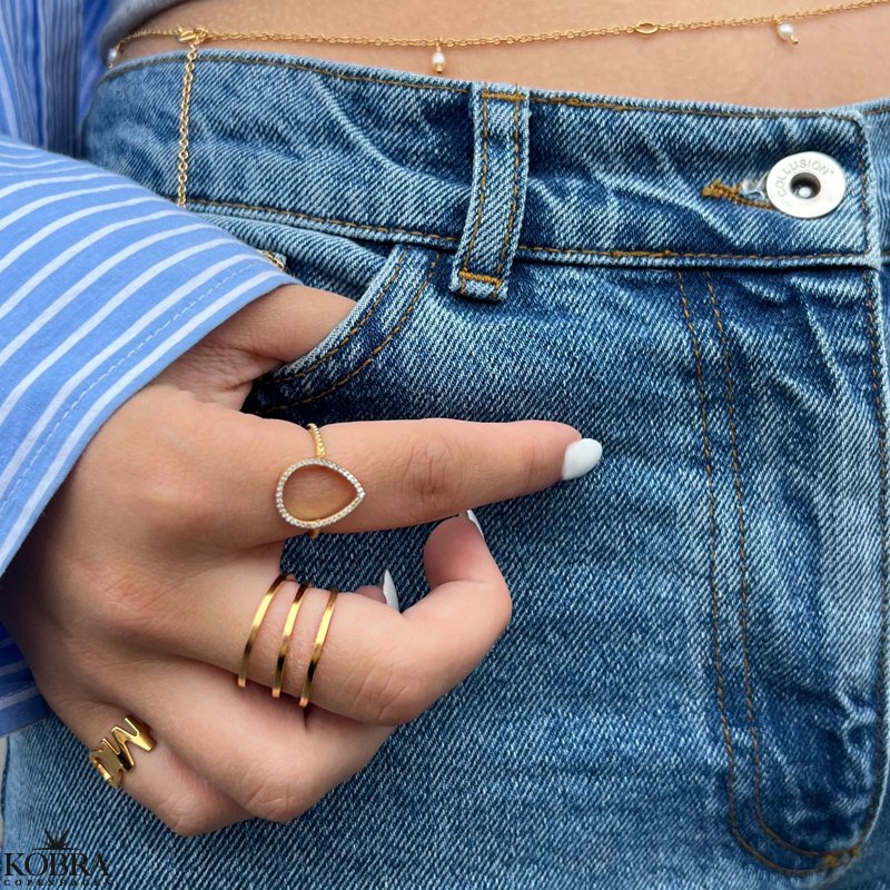 "Wilma" belly chain 18 carat goldplated with 10 genuine freshwater pearls