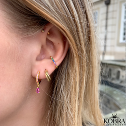 "Raindrop" sm guld hoops med farvet og drbeformet sten