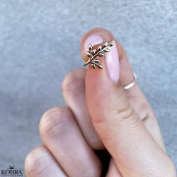 "Hikkori" blad earcuff i guld