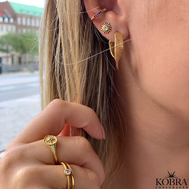 "Nicole" 18 karat forgyldte creoler i hammerslet design