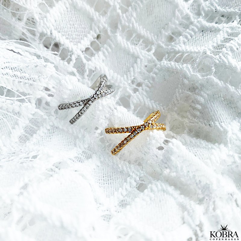 "Echo" earcuff med sten i 18 karat forgyldt