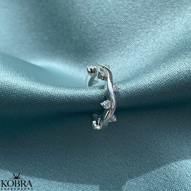 "Panama" slv earcuff med hvide sten