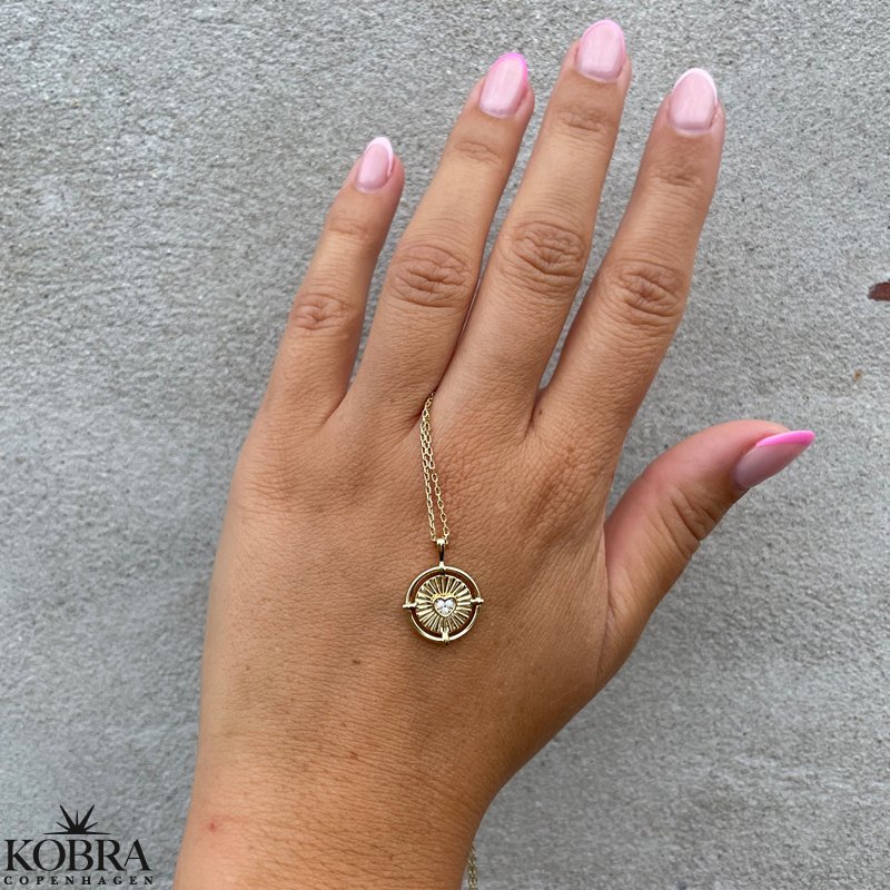 "Eleonora" guld halskde med hvide sten