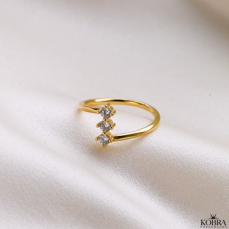  "Ellaine" beautiful unique gold ring with 3 stones