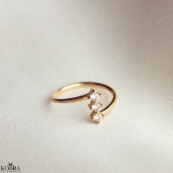  "Ellaine" beautiful unique gold ring with 3 stones