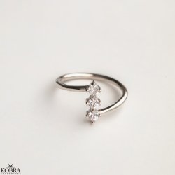 "Ellaine" smuk slv ring med 3 sten 