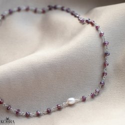 "Ellish" slv halskde med rde granater og ferskvandsperle