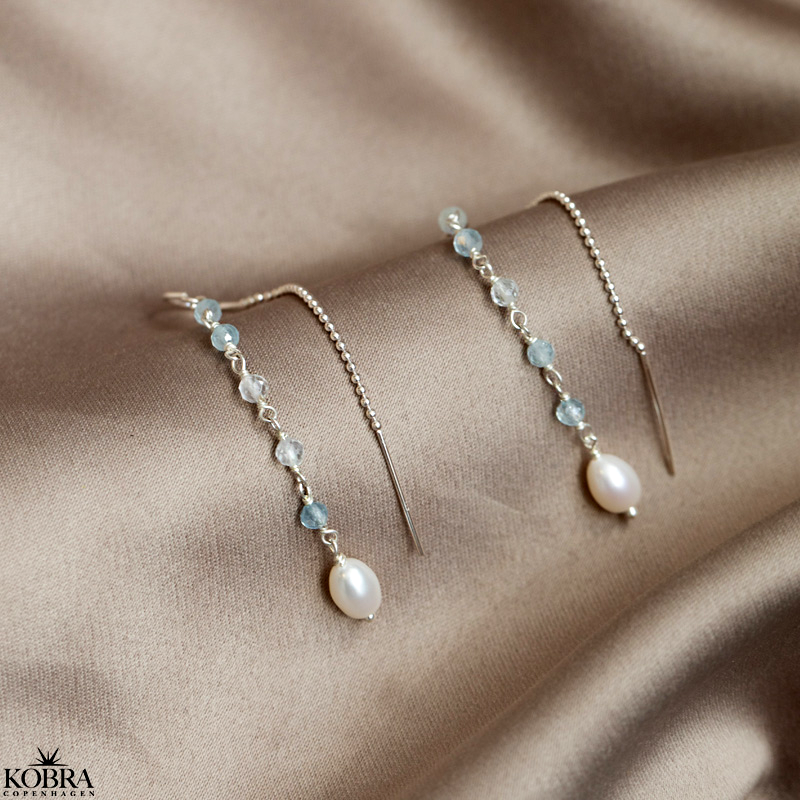 "Ellish" slv retrde med bl aquamariner samt hvid ferskvandsperle