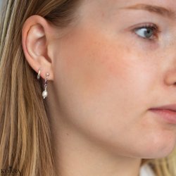 "Ellish" slv reringe med rde granater samt hvid perle