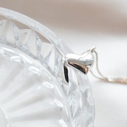 "Elske" hjerteformet medaljon halsk�de i s�lv