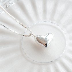 "Elske" hjerteformet medaljon halsk�de i s�lv
