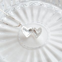 "Elske" hjerteformet medaljon halsk�de i s�lv