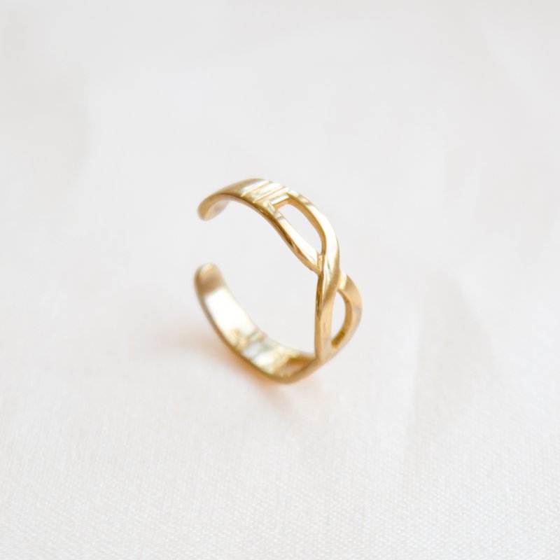 "Elva" flettet t�ring i guld
