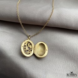 "Emily" oval guld medaljon, med personlig gravering