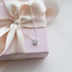 "Classy" solitaire halskjede med klar zirkonia i sterlings�lv