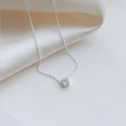 "Classy" solitaire halskjede med klar zirkonia i sterlings�lv