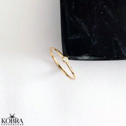 "Frida" enkel 18 karat forgyldt ring med hvid zirkonia
