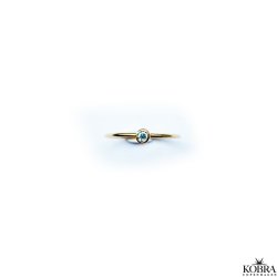 "Lucy" enkel guld ring med blgrn eller lilla sten