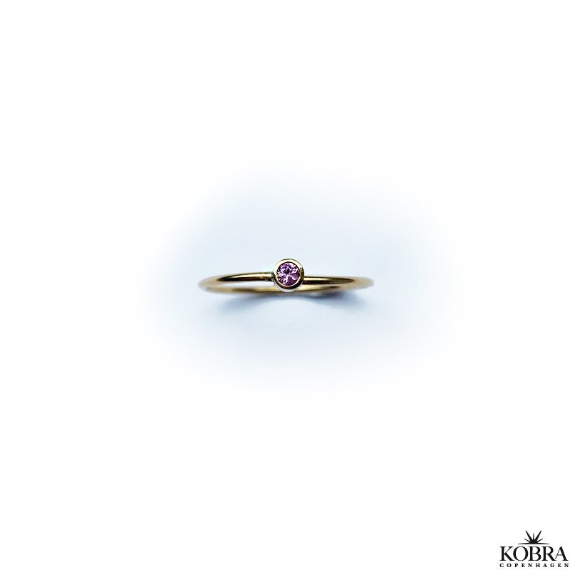 "Lucy" enkel guld ring med blgrn eller lilla sten
