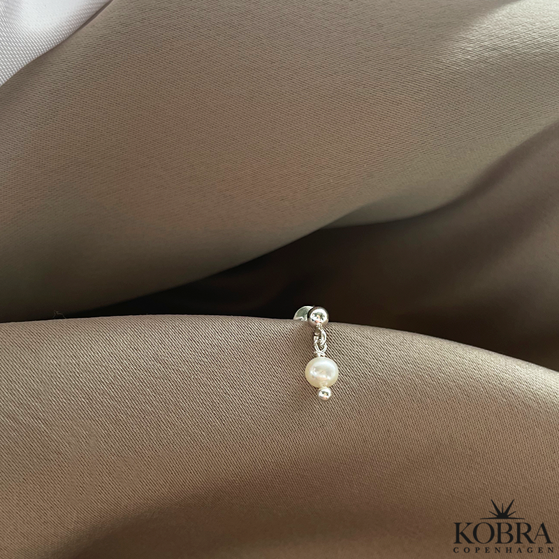 Lille "Monroe" med perle i slv 1 stk.