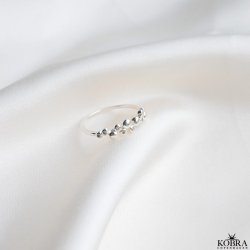 "Veronica" smuk slv ring med slvkugler og hvide sten