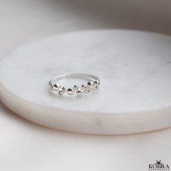 "Veronica" smuk slv ring med slvkugler og hvide sten