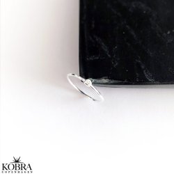 "Frida" enkel slv ring med lille hvid zirkonia