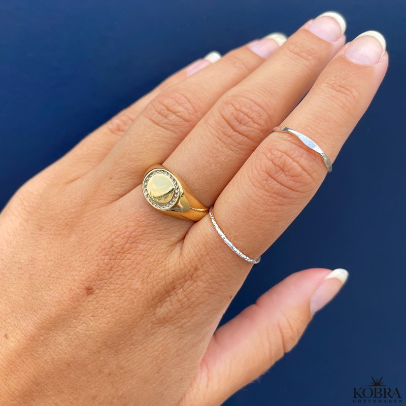 "Nikoline" enkel slv ring med facetter