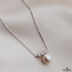 "Estella" perlehalskde med sten i slv