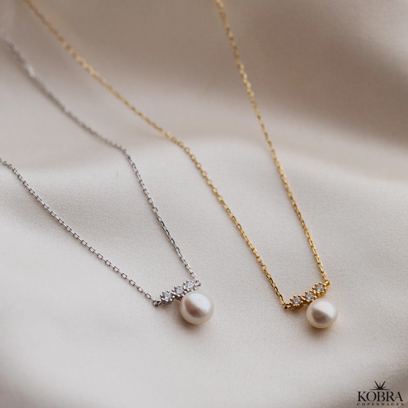 "Estella" pearl necklace with stones in gold