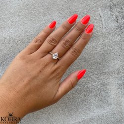 "Evelyn" gold ring with large teardrop-shaped stone