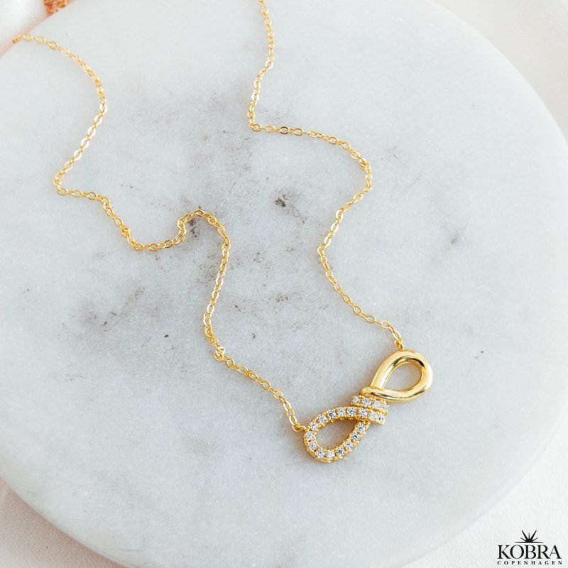 "Ever" infinity halskæde i guld med funklende sten