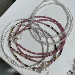 "Iceland" perlekjede med halvedelstener. Velg mellom Moonstone, Tourmaline, Howlite