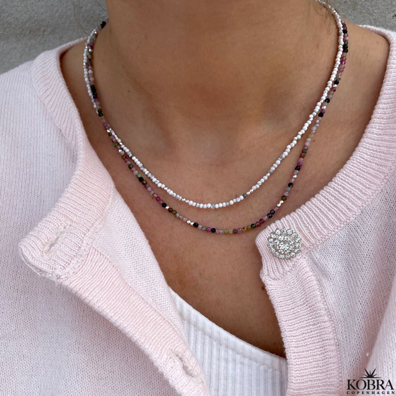 "Iceland" perlekjede med halvedelstener. Velg mellom Moonstone, Tourmaline, Howlite