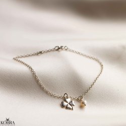"Felicity" silver bracelet with small four-leaf clover including engraving
